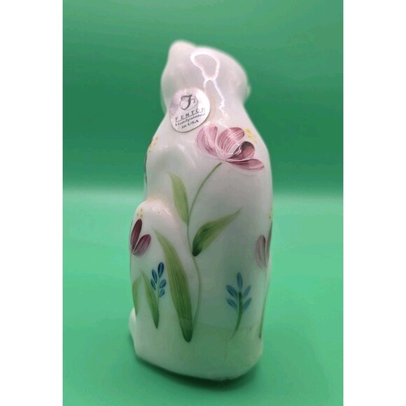 FENTON GLASS CAT MILK GLASS GROOMING KITTY FLORAL HAND PAINTED & SIGNED - Picture 4 of 8